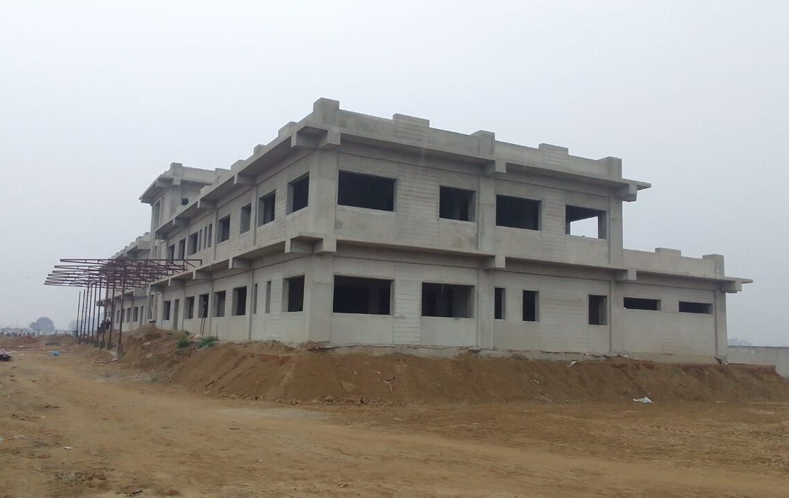 नरैनापुर अस्पताल भवनको निर्माण रोकियो, बजेट अभाव