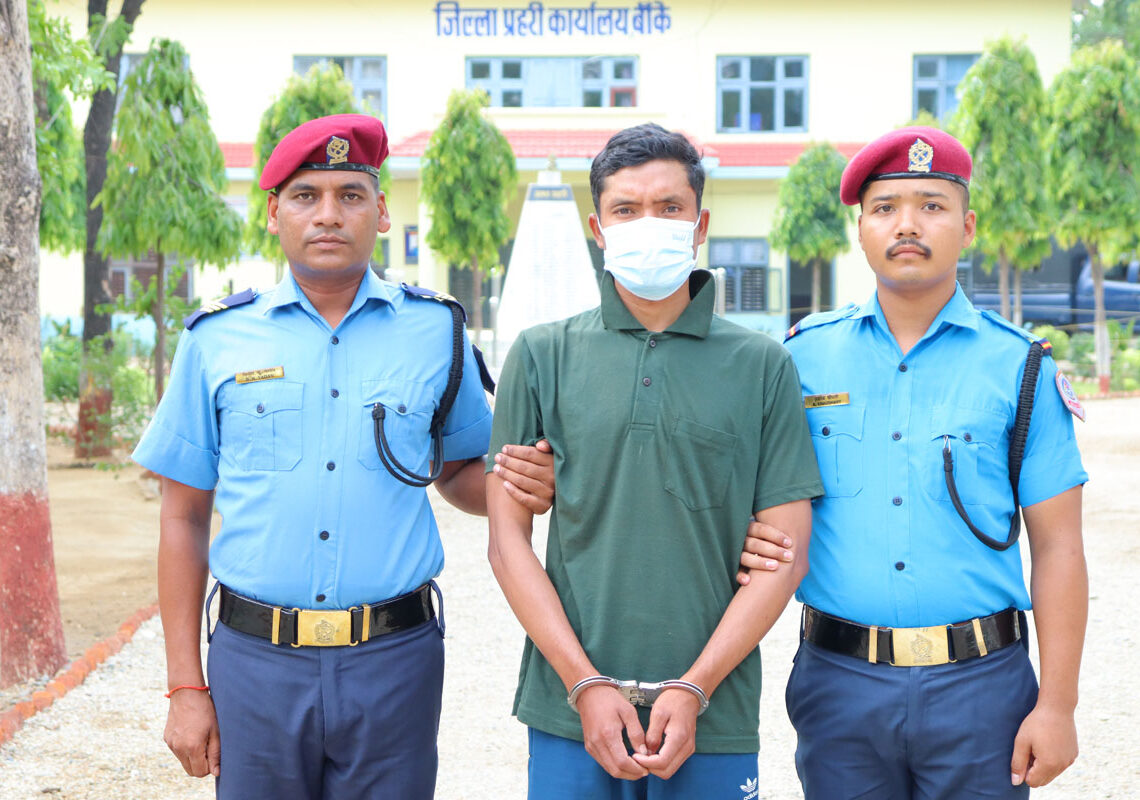 बाँके प्रहरीद्वारा फरार अभियुक्त पक्राउ