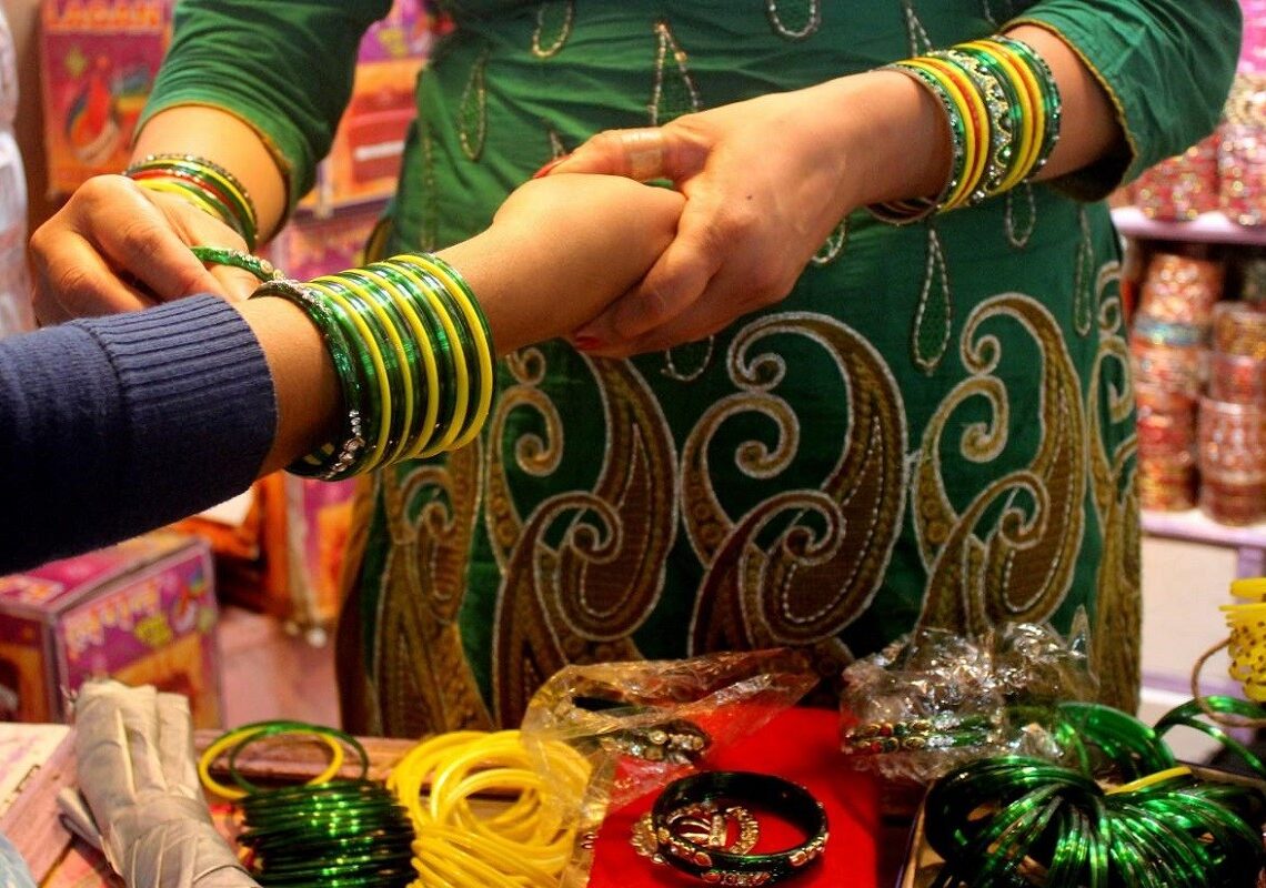 साउनः हरिया चुरा, पोते र मेहेन्दीको बढ्यो कारोवार