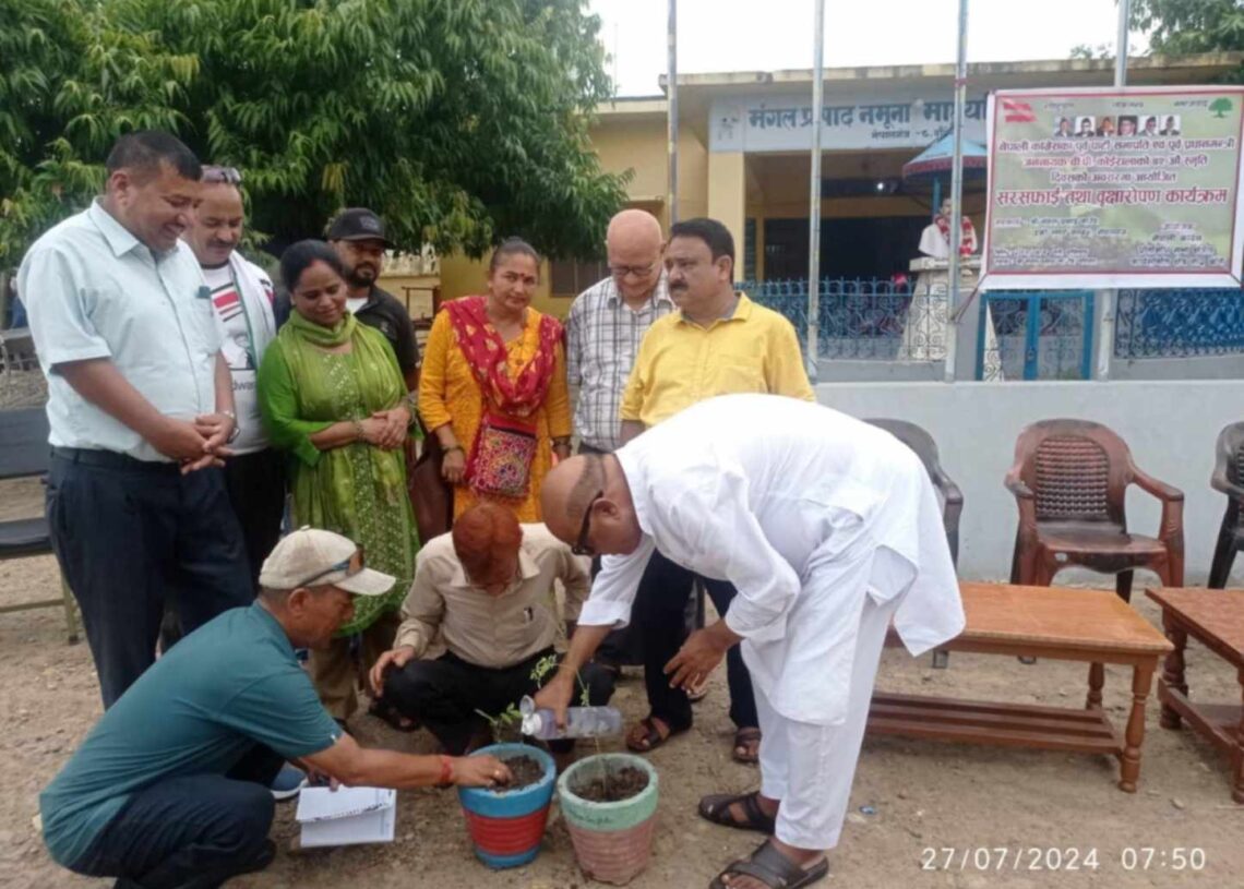 बाँके क्षेत्र नम्बर २ द्वारा एमपी स्कुलमा बृक्षारोपण