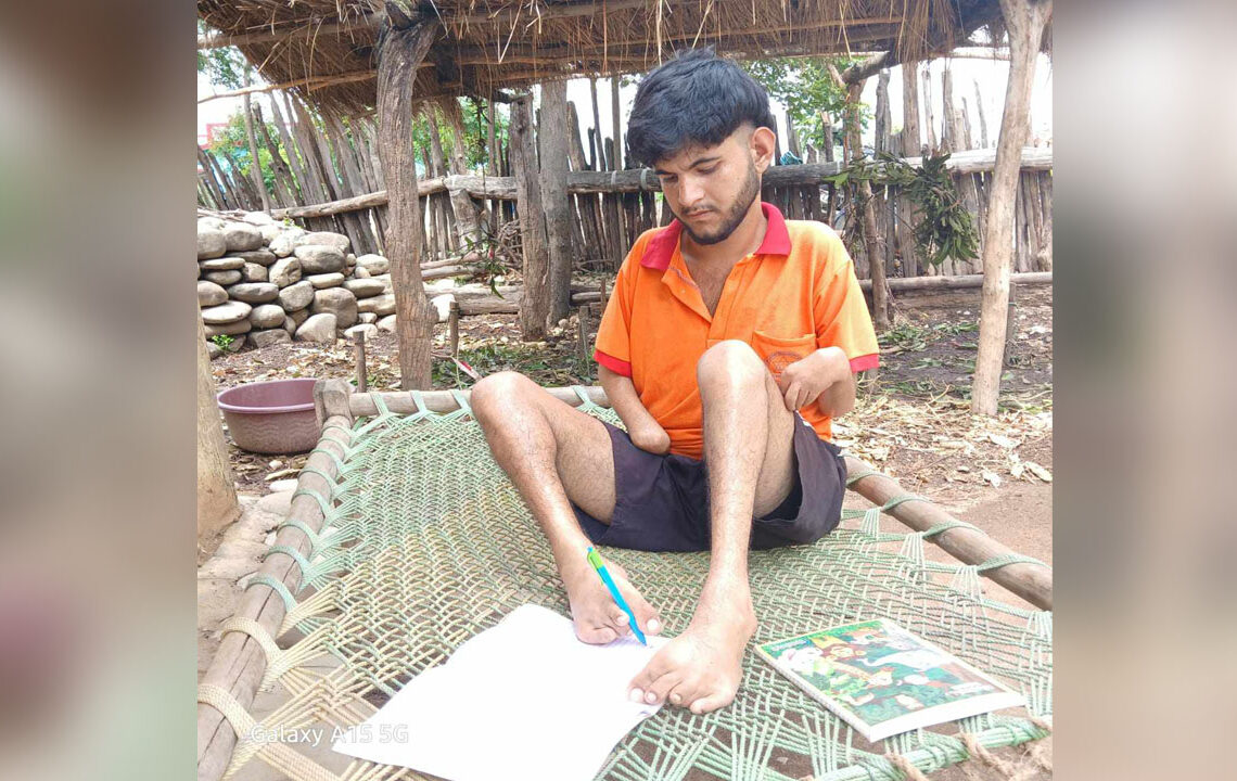 खुट्टाले लेखेर एसईई उत्तीर्ण