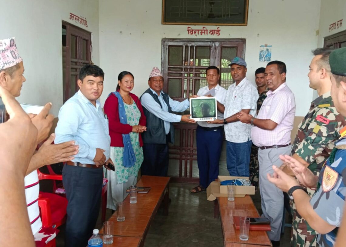 शम्शेरगन्ज सर्पदंश उपचार केन्द्रलाई ‘उपकरण हस्तान्तरण’
