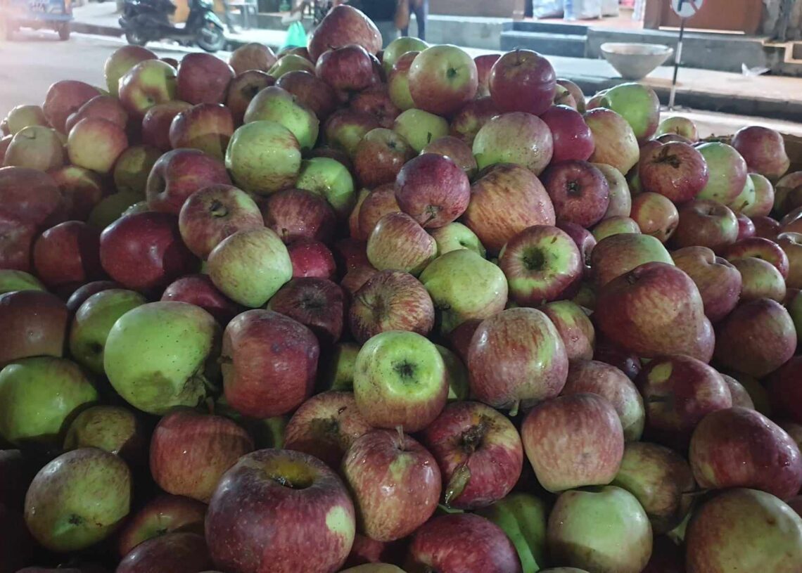 नेपालगञ्जमा जुम्लाका स्याउ