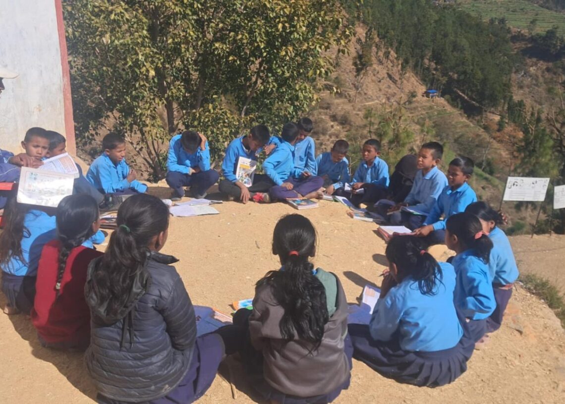 भौतिक संरचनाको अभावमा चौरमै पठनपाठन