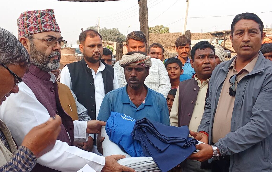 अग्निपीडितलाई राहत सामग्री