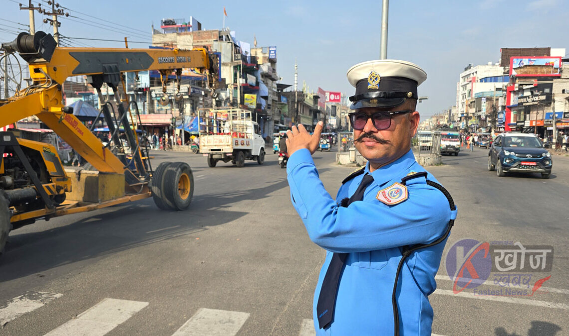 ट्राफिक प्रहरी पोष्ट नेपालगन्जका इन्चार्ज बरिष्ठ सई आचार्य प्रहरी प्रधान कार्यालयबाट नगदसहित पुरस्कृत