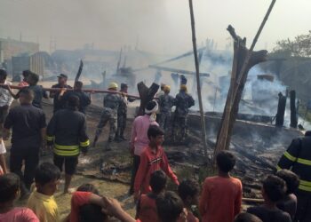 नरैनापुरमा आगलागी हुँदा १७ घरगोठ जलेर नष्ट, २५ लाख रुपैयाँ बराबरको क्षति