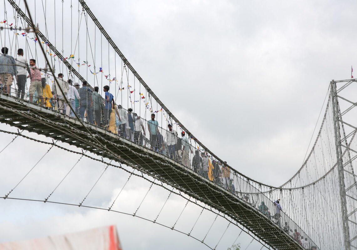 पश्चिम नवलपरासीको सुस्तामा सुस्ता झोलुङ्गे पुल जोखिममा