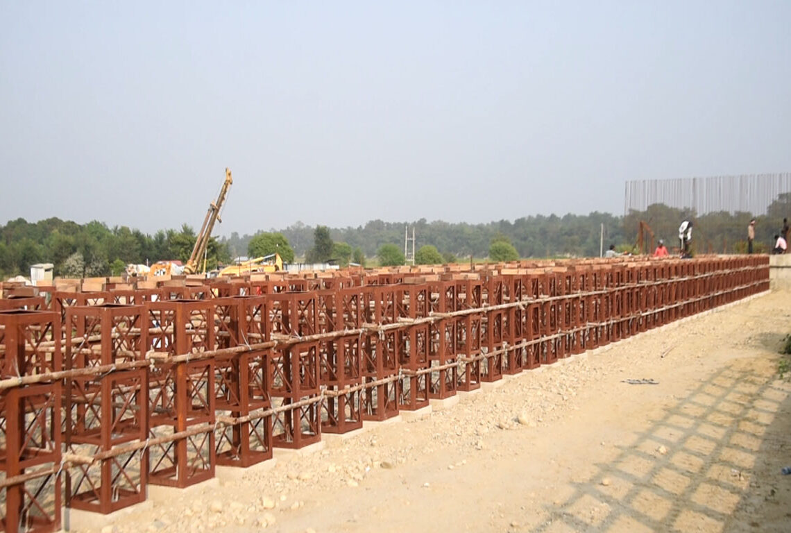 राप्तीनदीको निर्माणाधिन पुलको लम्बाई बढाउन माग