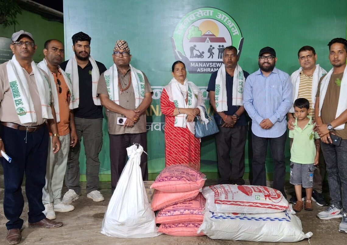 डुडुवाद्धारा नेपालगन्जका दुई सेवा आश्रमलाई खाद्यान्न र शैक्षिक सामाग्री सहयोग