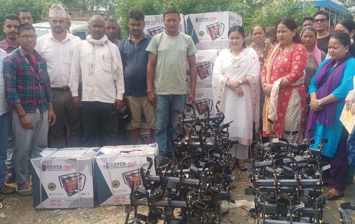 कृषि यान्त्रिकीकरणमा अनुदान दिँदै कोहलपुर नगरपालिका