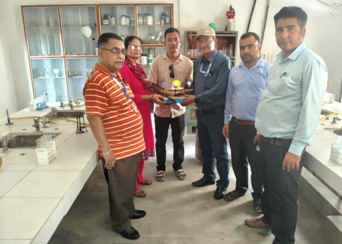 बिद्यार्थीको सहजताकालागि मधुवनका विद्यालयलाई विज्ञान प्रयोगशाला सामग्री सहयोग