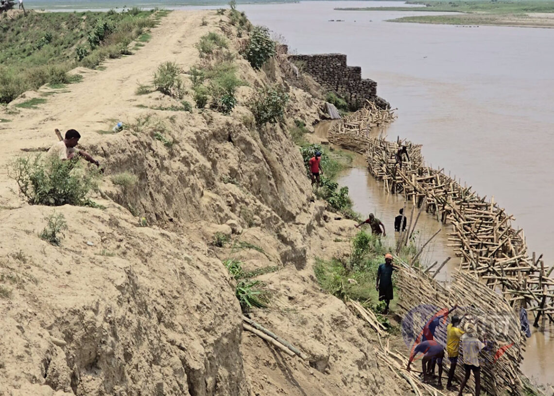 राप्ती नदीको कटान तीव्र, बस्ती छिर्नै त्रास