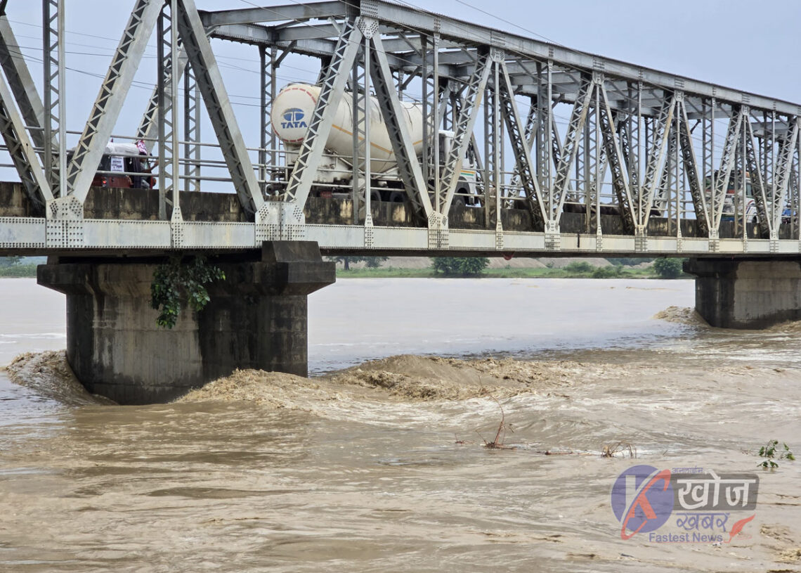 राप्ती नदीमा घट्यो पानीको सतह