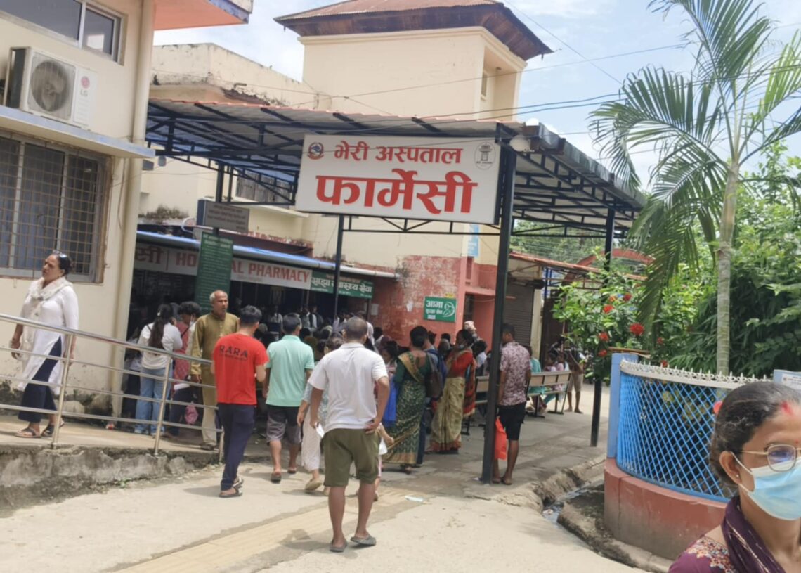 भेरी अस्पतालद्वारा फार्मेसीका दुई कर्मचारी निलम्बित