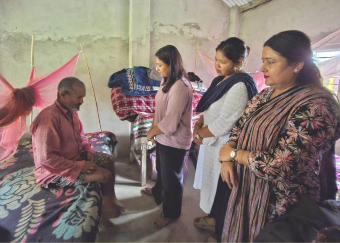 कोहलपुरमा असक्तलाई घरमै परिचयपत्र