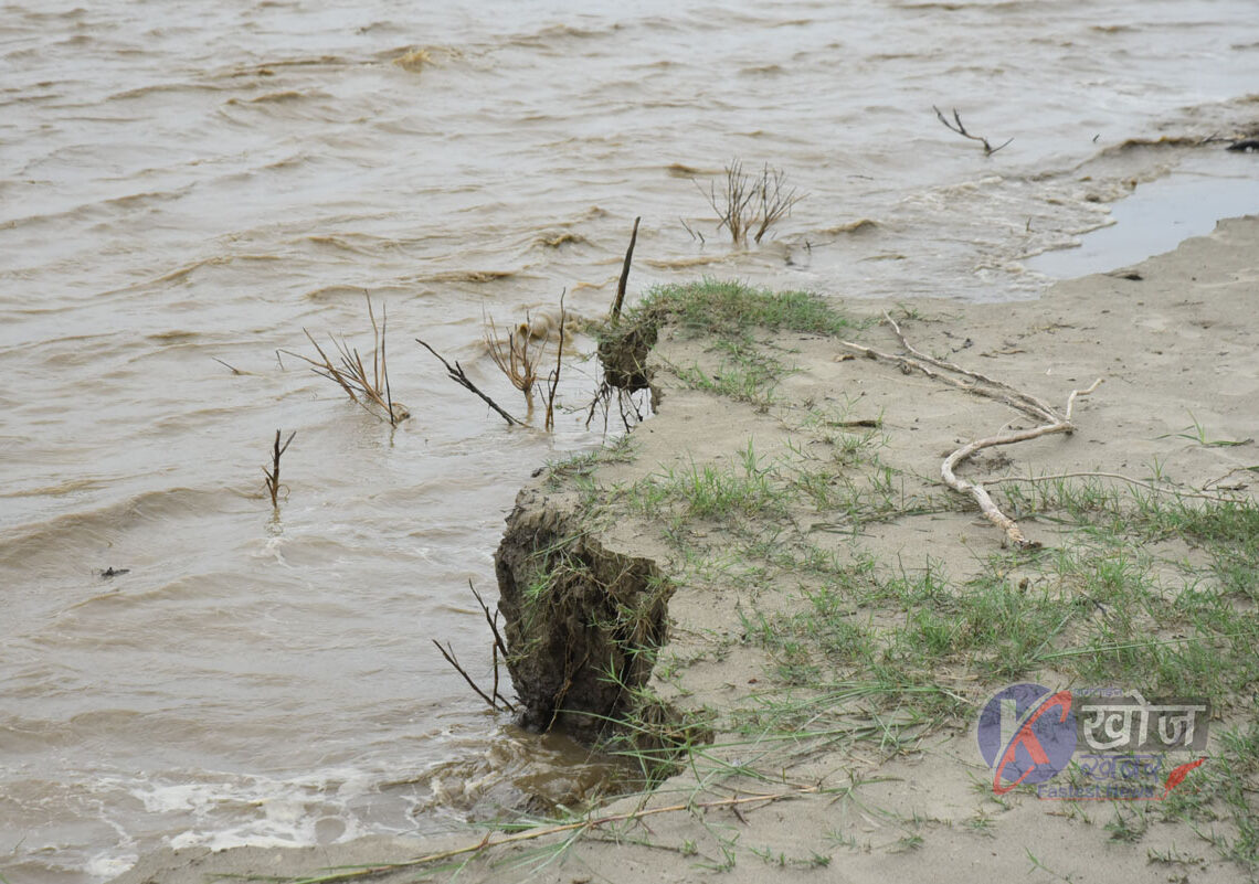 वर्षाका कारण केही नदीमा सतर्कता तह पार, बाढी र पहिरोको जोखिम बढ्दो