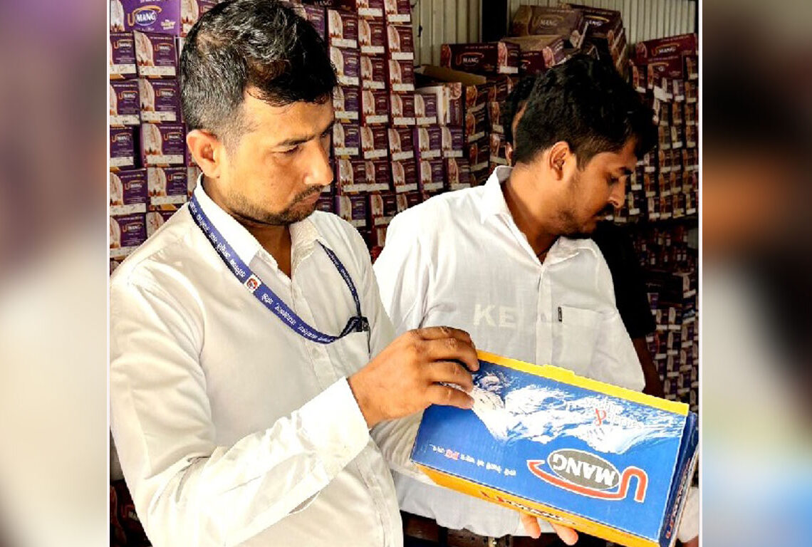 बाँकेको मनिकापुरमा मूल्य नराखी जुत्ता बिक्री गर्ने कारखानालाई दुई लाख जरिवाना