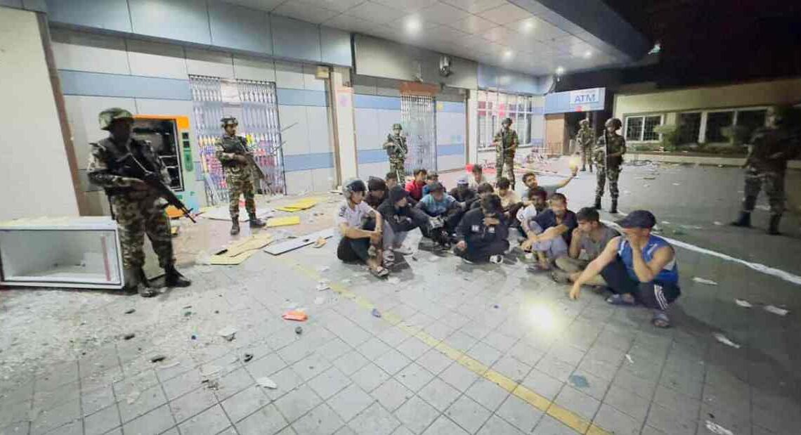 सुरक्षाको जिम्मा लिएको सेना विहानैदेखि सडकमा, अराजक गतिविधि गर्ने पक्राउ पर्दै