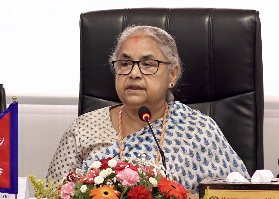 प्रधानमन्त्रीले आज सात राजनीतिक दलका नेताहरूसँग छलफल गर्दै