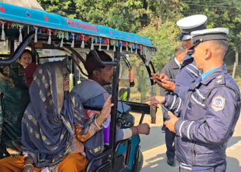 ट्राफिक प्रहरीद्वारा काजपत्र विना संचालन भइरहेका १०७ ई–रिक्सा नियन्त्रण