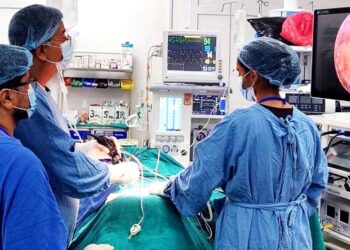 भेरी अस्पतालमा आधुनिक दूरविन प्रविधिबाट मेरुदण्डको शल्यक्रिया