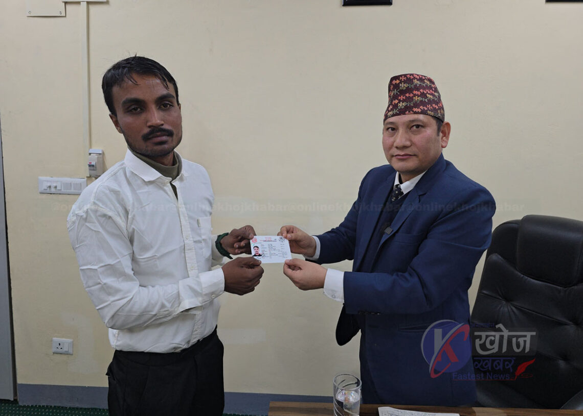 पाँच वर्षको संघर्षपछि मोहन गोडियाले पाए नागरिकता