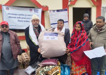 बढ्दो जाडोका बीच नरैनापुरमा १२८ दलित परिवारलाई राहत