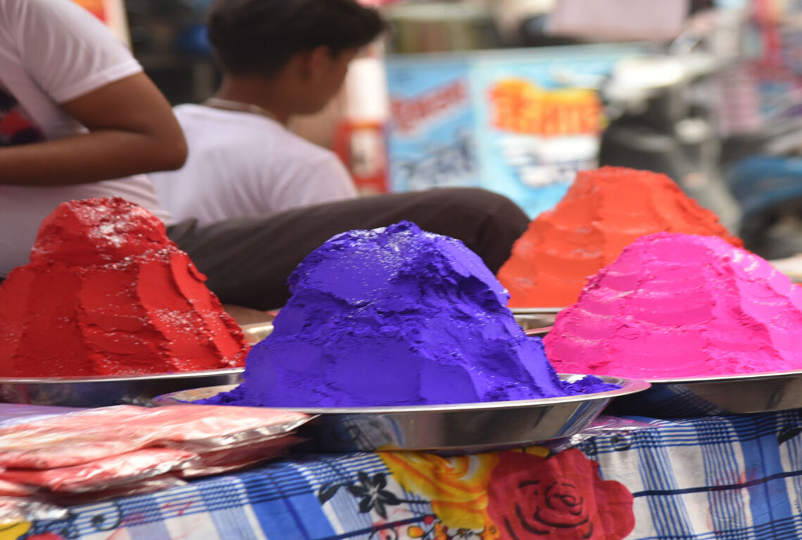 १५ करोड ६१ लाख रुपैयाँ बराबरको होली रङ आयात