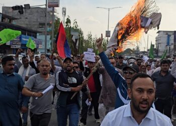 ओली पक्राउको विरोधमा नेपालगन्जमा प्रदर्शन : गृहमन्त्रीको पुत्ला जलाइयो