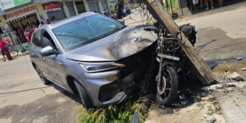 कार र मोटरसाइकल एकआपसमा ठोक्किँदा आगलागी, चालक घाइते