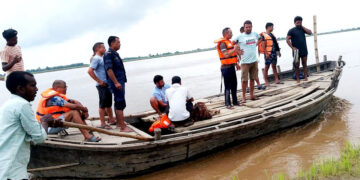 राप्तीमा बगेकी महिलाको प्रहरीले सकुशल उद्धार गर्‍यो