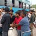 रुपैडिहा बसपार्कमा नेपाली यात्रुलाई झम्टिन्छन् ई–रिक्सा चालक