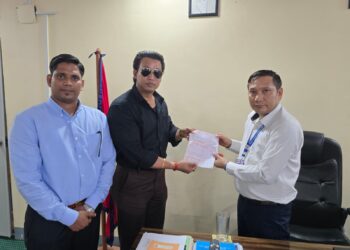 विपत्तिमा परेकालाई हेरेर बस्नु हुँदैन : डा. श्रेष्ठ, भोटेकोशी बाढीपीडितका लागि एक लाख सहयोग