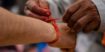 जनैपूर्णिमा तथा रक्षाबन्धन आज, जनै फेर्ने र डोरो बाँध्ने चलन