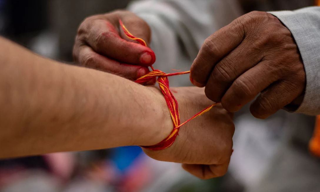 जनैपूर्णिमा तथा रक्षाबन्धन आज, जनै फेर्ने र डोरो बाँध्ने चलन