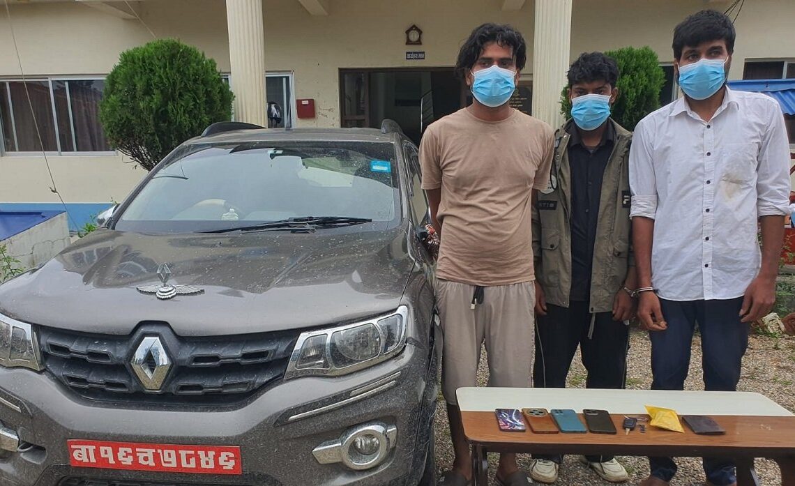 पत्रकारको परिचयपत्र बोकेका यादवसहित तीन जना ब्राउनसुगरसहित पक्राउ