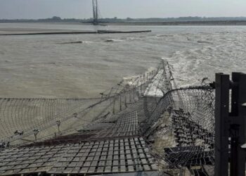 दोधारा–चाँदनी जोड्ने झोलुङ्गे पुलको पिल्लर भाँचिएपछि आवागमन बन्द