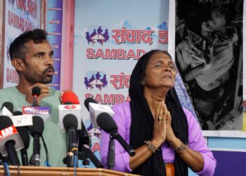 छोराको हत्या, जाहेरीमा प्रहरीको अड्चन : न्याय खोज्दै काठमाडौं पुगिन् आमा