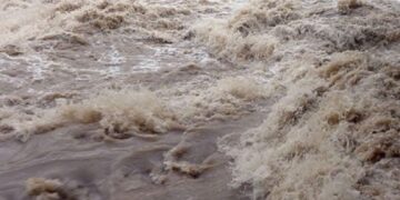 बर्दियामा वर्षाले तीन घरमा क्षति, नदीको बहाव बढ्दो