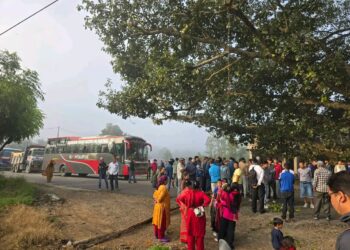 दाङमा टिपरको ठक्करबाट बालकको मृत्यु, आक्रोशित स्थानीयद्वारा सडक अवरुद्ध