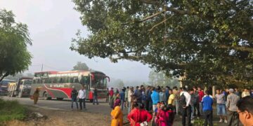 दाङमा टिपरको ठक्करबाट बालकको मृत्यु, आक्रोशित स्थानीयद्वारा सडक अवरुद्ध