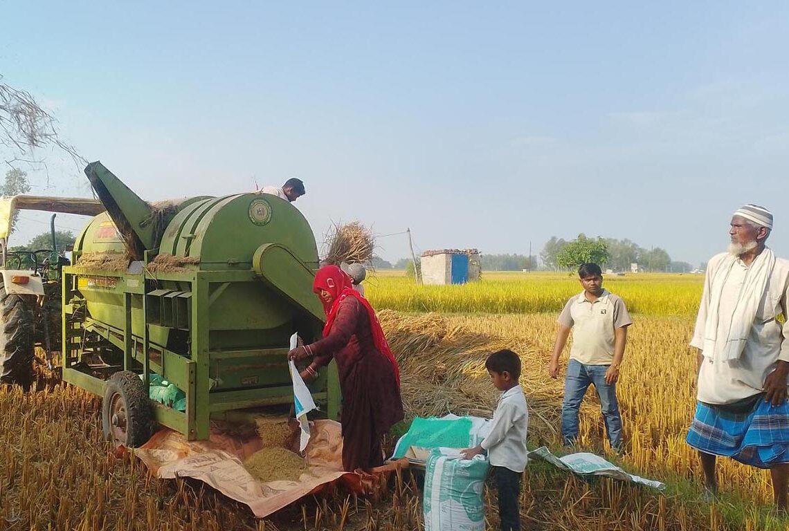 थ्रेसर चलाएर गाउँमै स्वरोजगार, सात वर्षमा अमजतको अनुभव