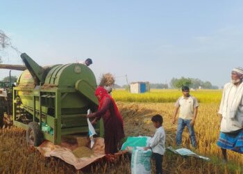 थ्रेसर चलाएर गाउँमै स्वरोजगार, सात वर्षमा अमजतको अनुभव