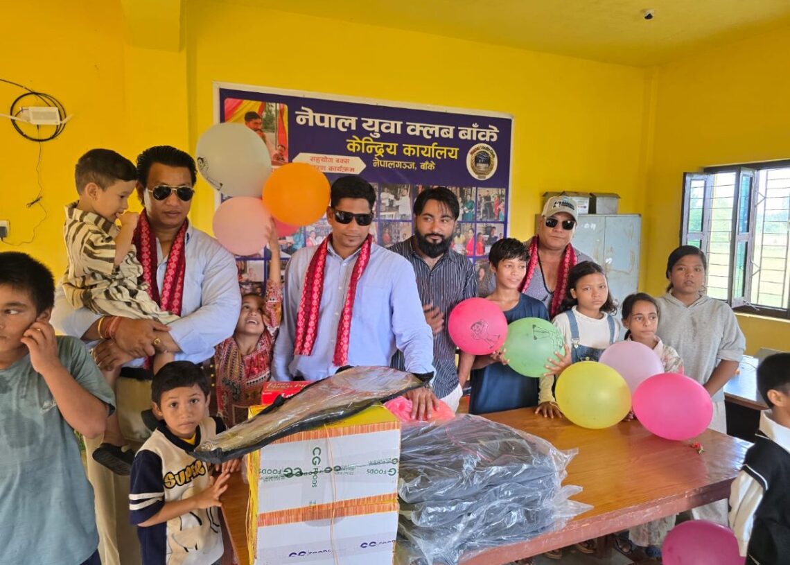 खजुरा बाल संरक्षण गृहका बालबालिकालाई शैक्षिक, खाद्यान्न र खेलकुद सामग्री वितरण