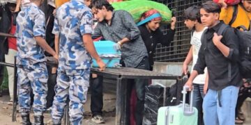रोजगारीका लागि भारत गएका नेपाली दसैँ मनाउन घर फर्किंदै